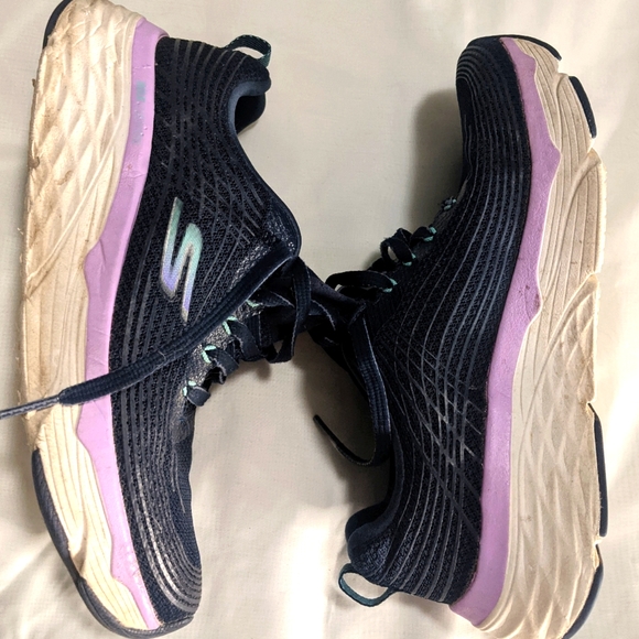 Sketchers Max Cushion Air Cooled Shoes - Picture 4 of 8